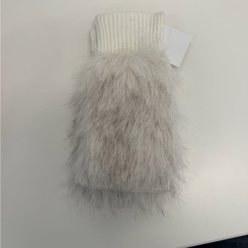 Old Navy Faux-Fur Fingerless Gloves for Women - Picture 5 of 5